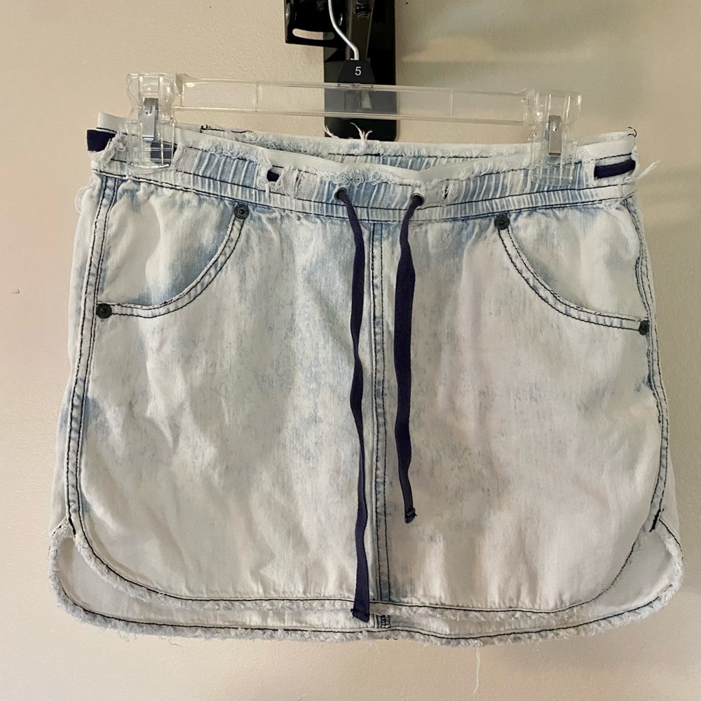 Extreme worn RVCA skirt